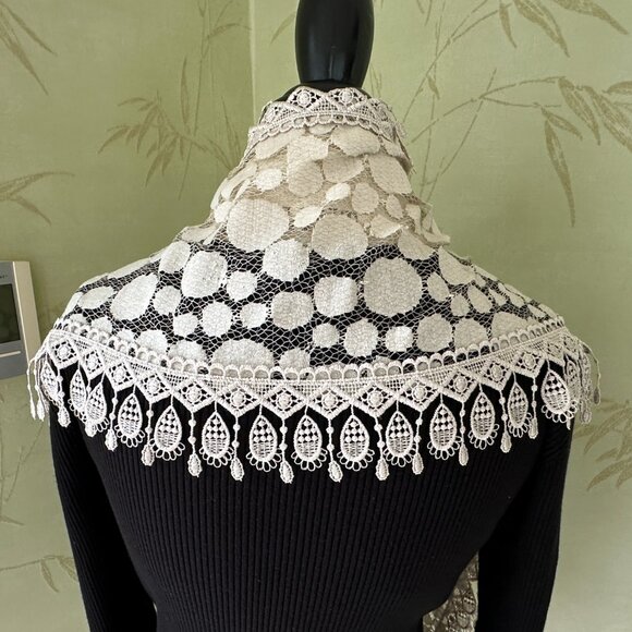 CHICO'S LACE WEAVE FASHION SCARF:PRE-OWNED  EXCELLENT CONDITION. IVORY - Picture 2 of 15